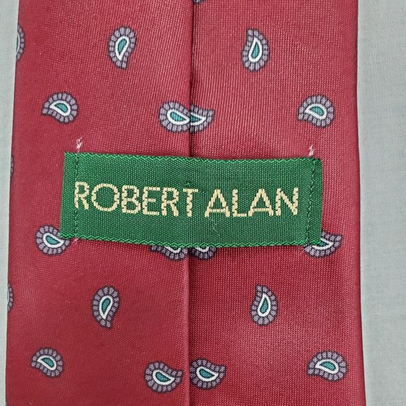 Robert Alan Poly Silk Necktie Red Paisley  Made in the U.S.A - Picture 6 of 7